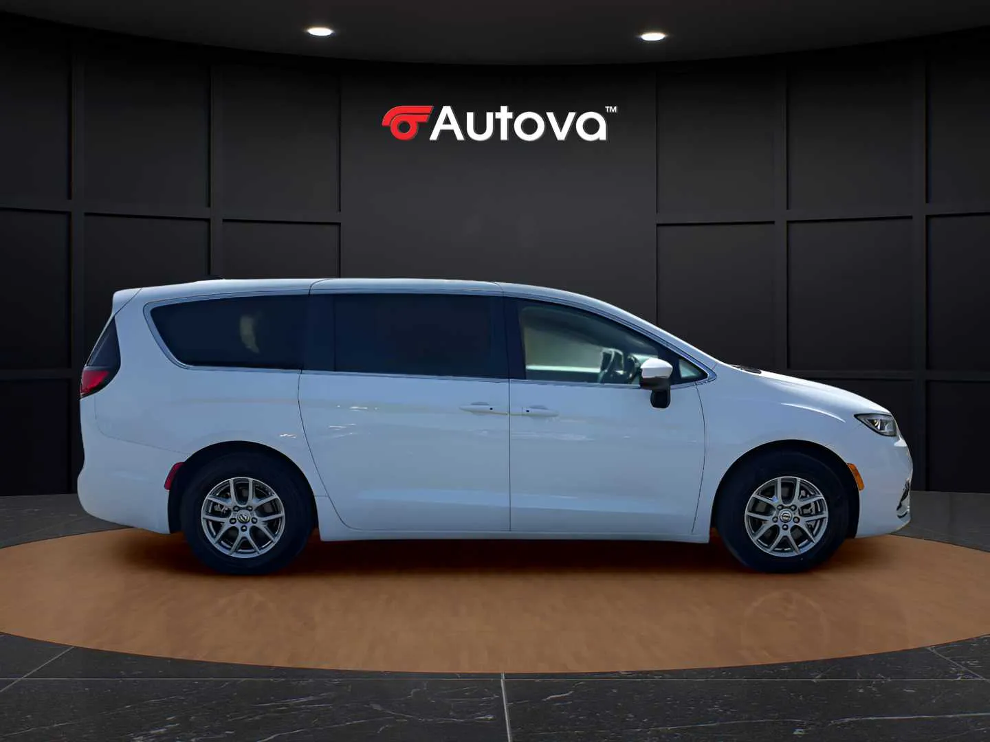 Chrysler Pacifica photo 6