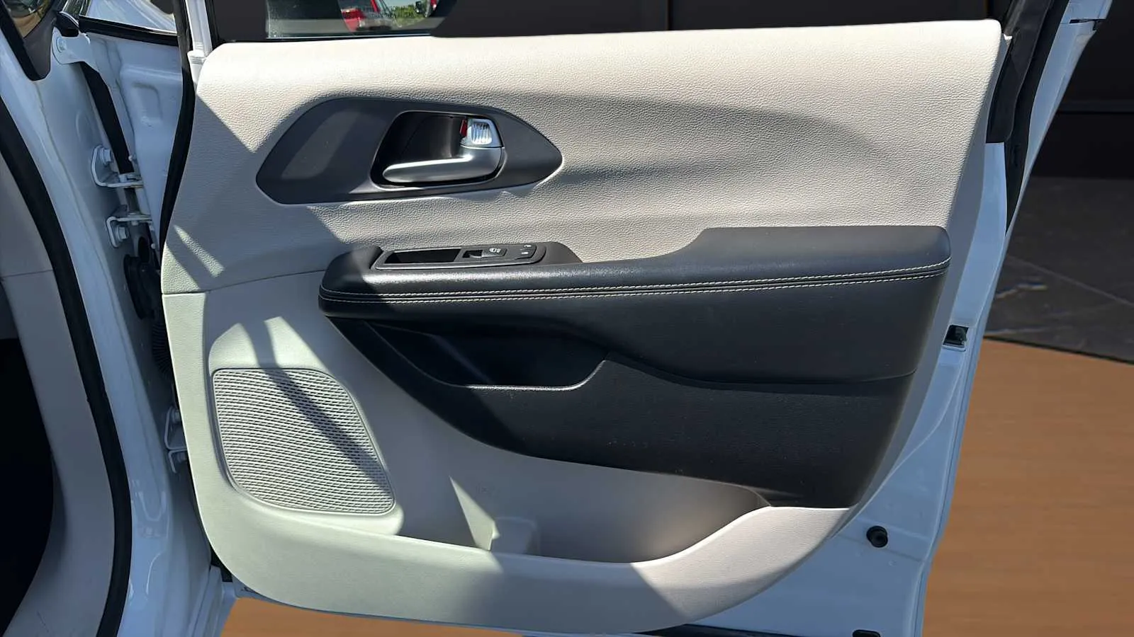 Chrysler Pacifica photo 24