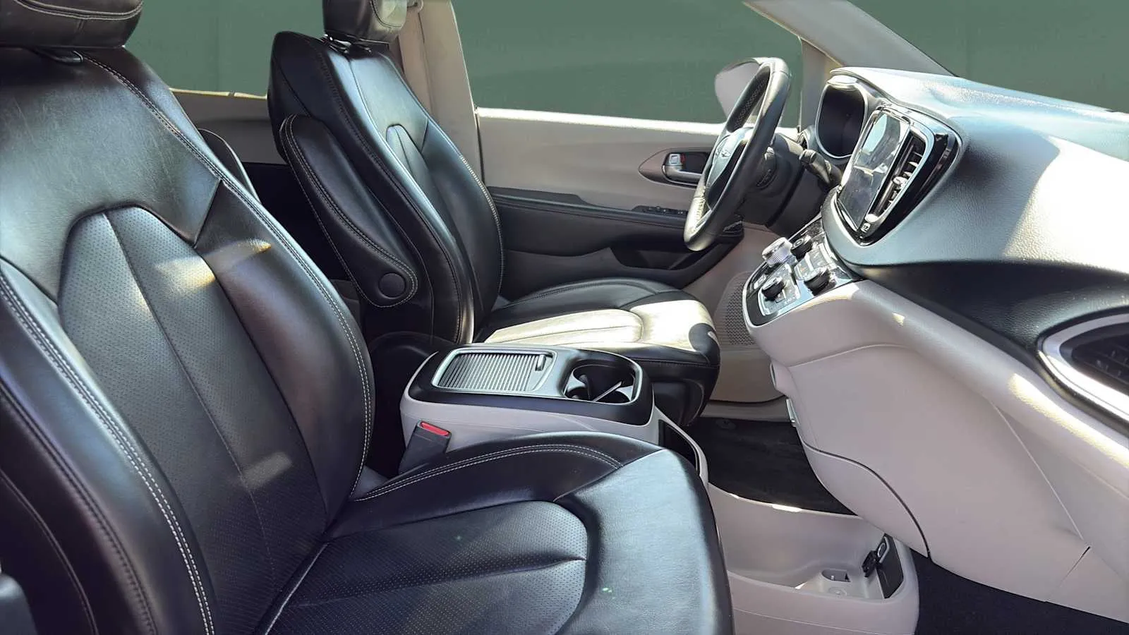 Chrysler Pacifica photo 25