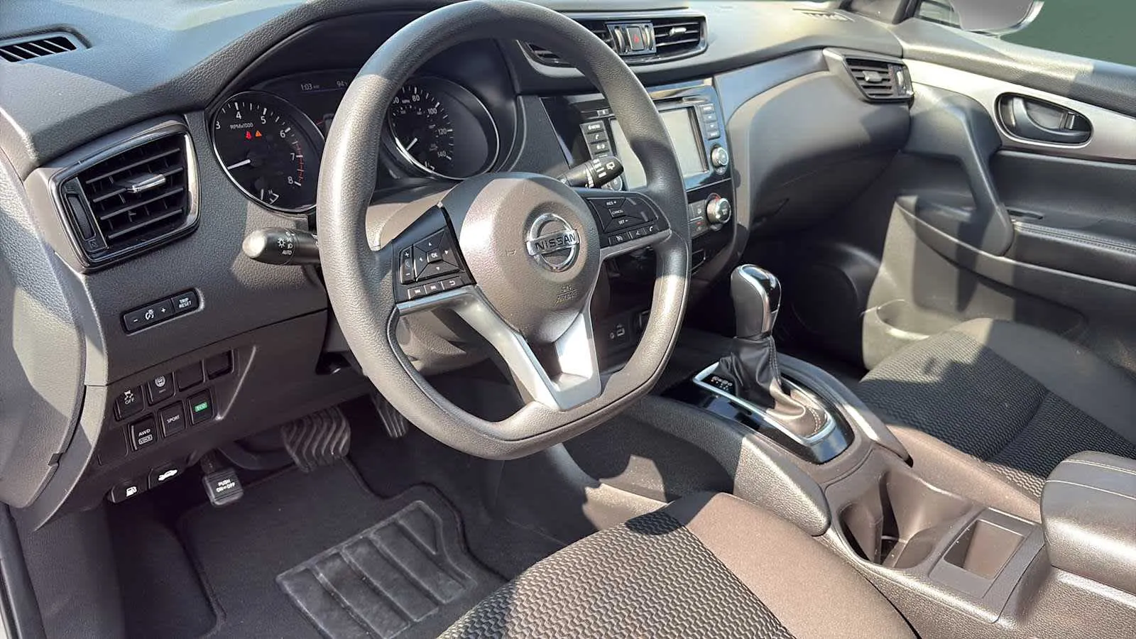 Nissan Rogue Sport photo 13