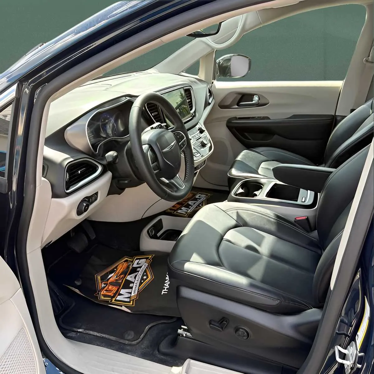 Chrysler Pacifica photo 6