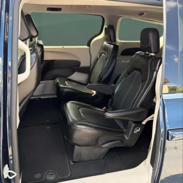 More photos of 2024 Chrysler Pacifica Touring L at Autova - Forest, VA