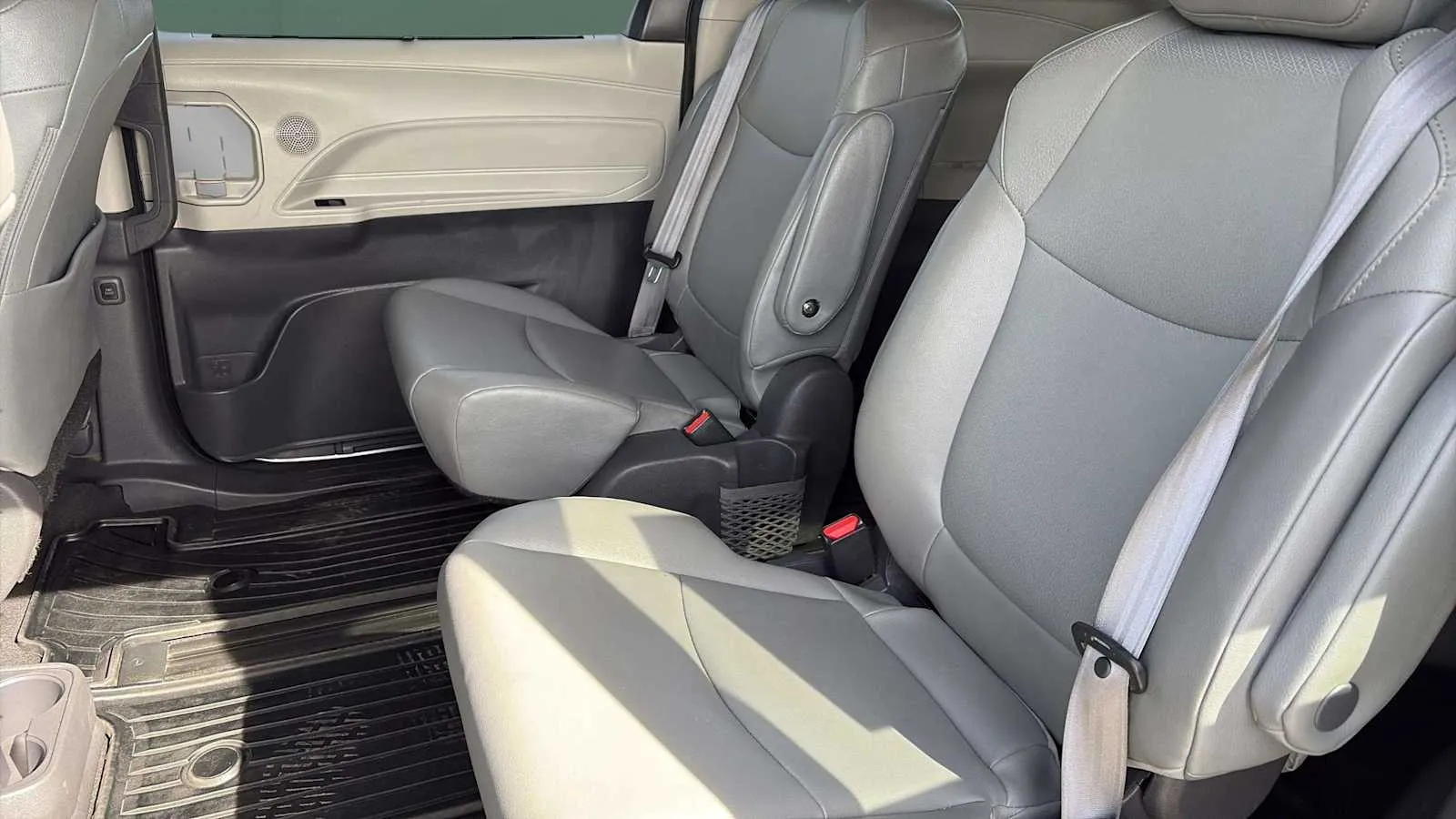 Toyota Sienna photo 18