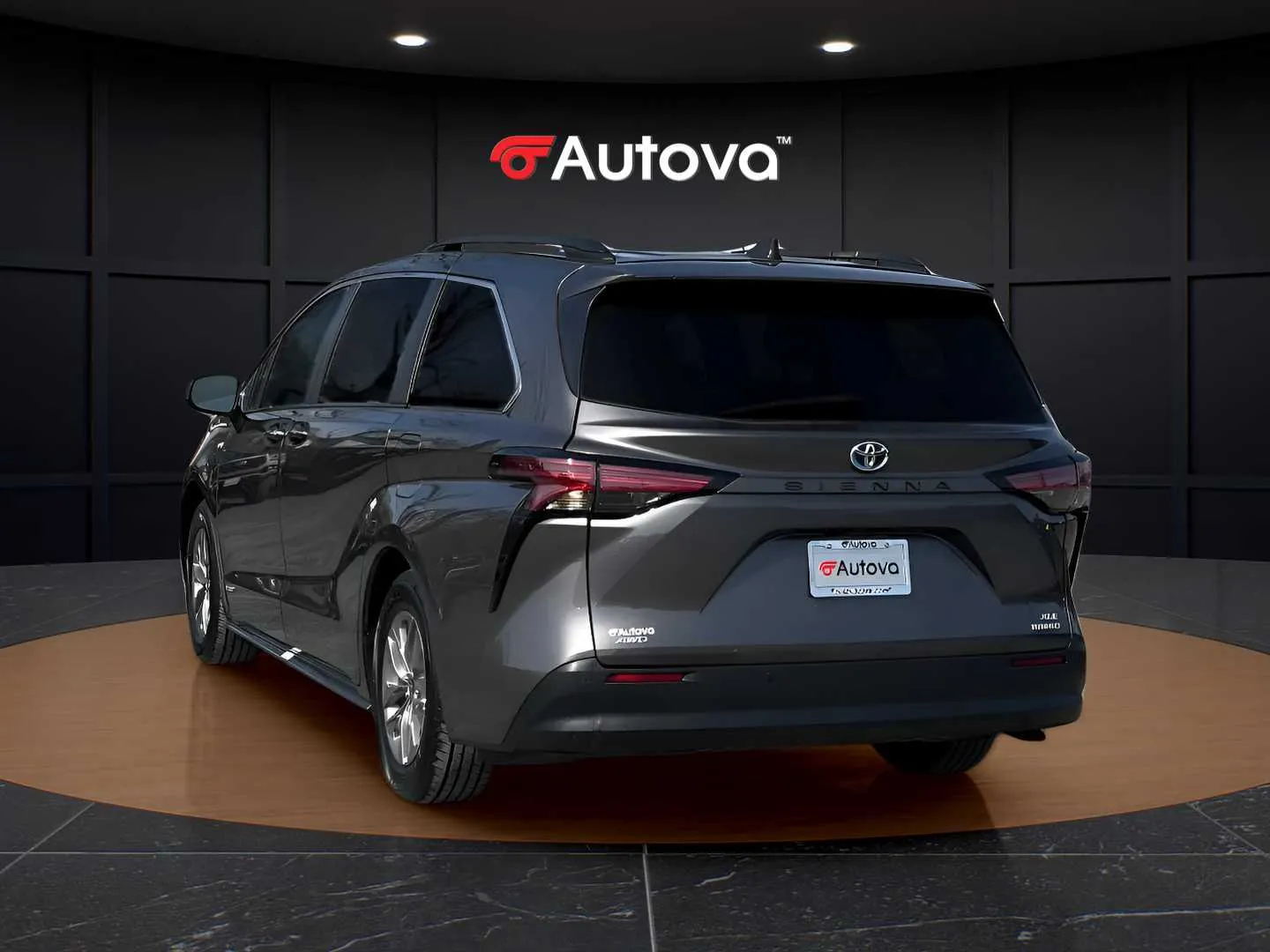 Toyota Sienna photo 3