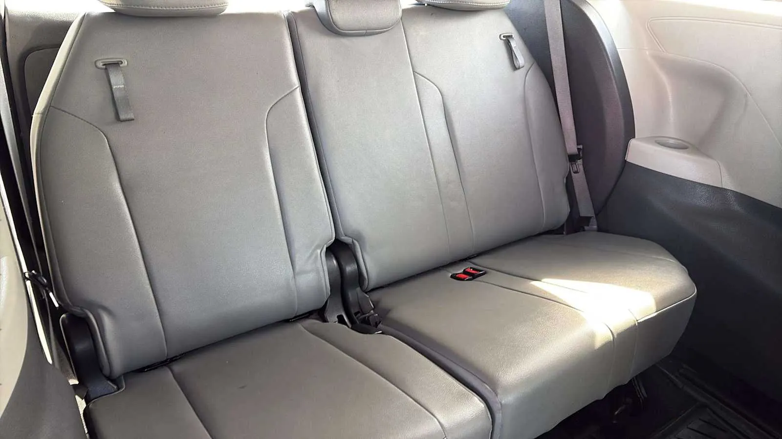 Toyota Sienna photo 13