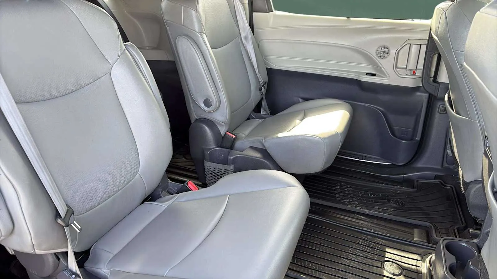 Toyota Sienna photo 14