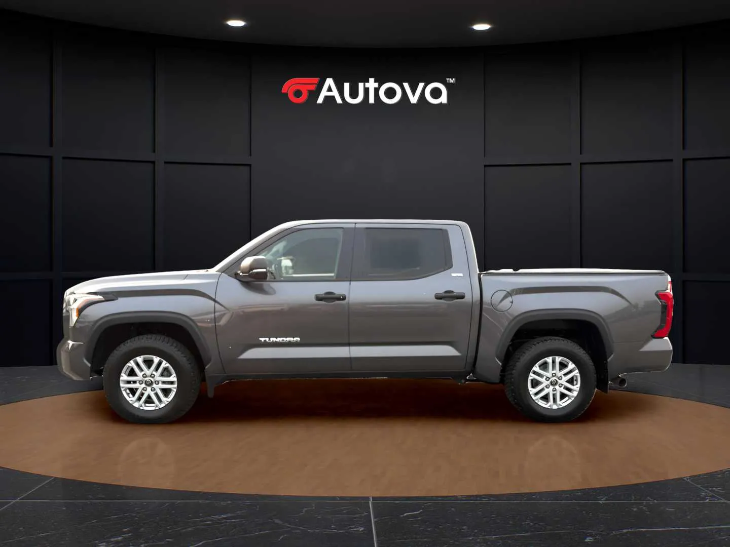 Toyota Tundra photo 2