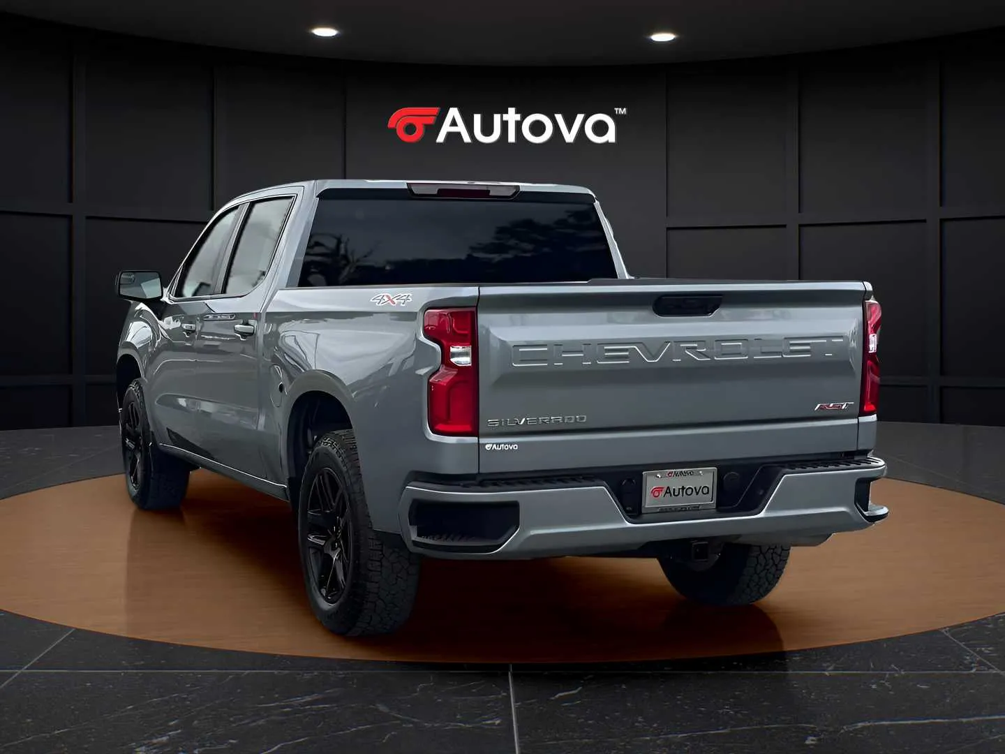 Chevrolet Silverado photo 3