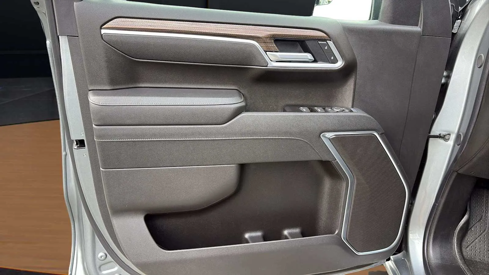 Chevrolet Silverado photo 16