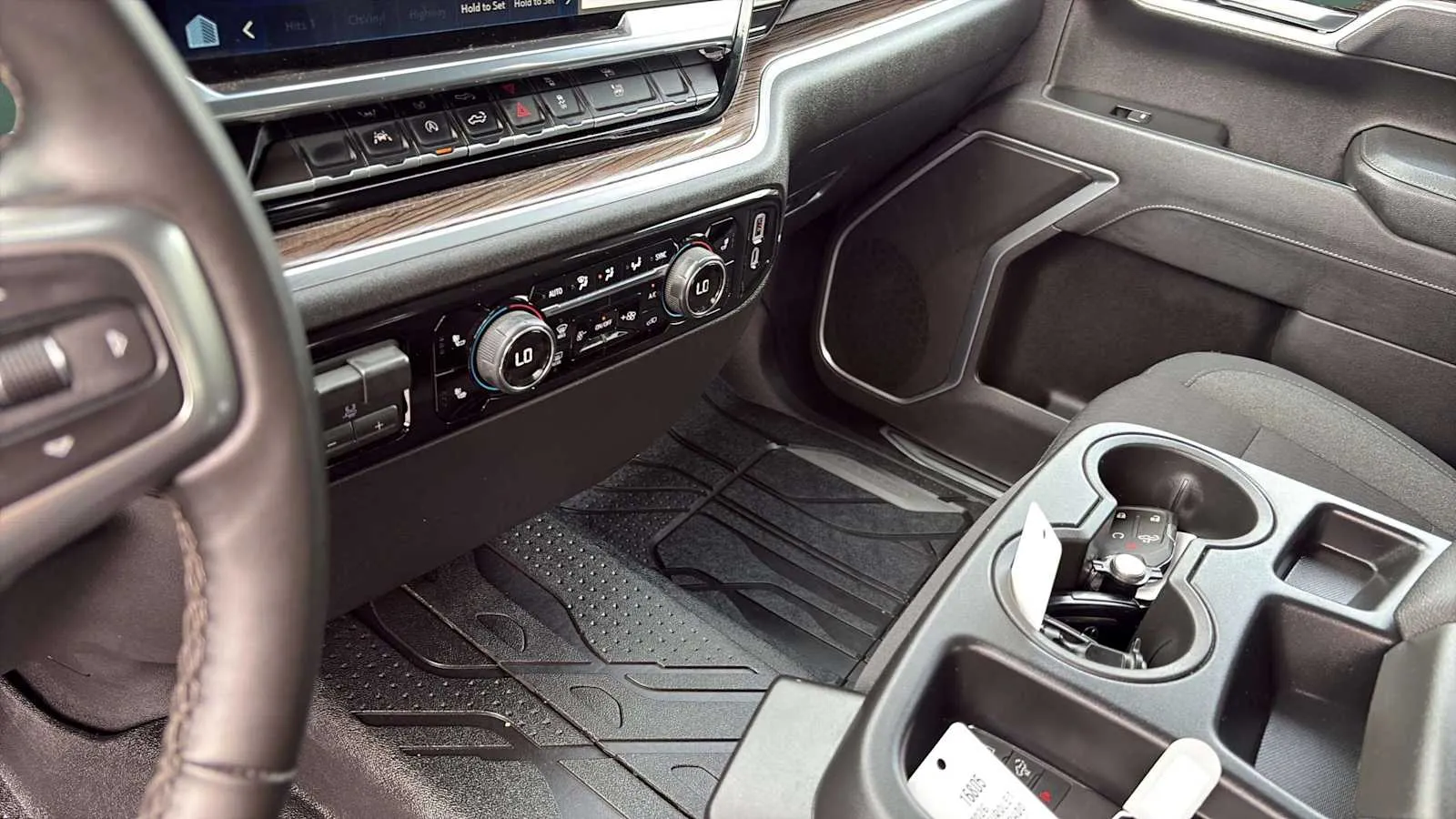 Chevrolet Silverado photo 14