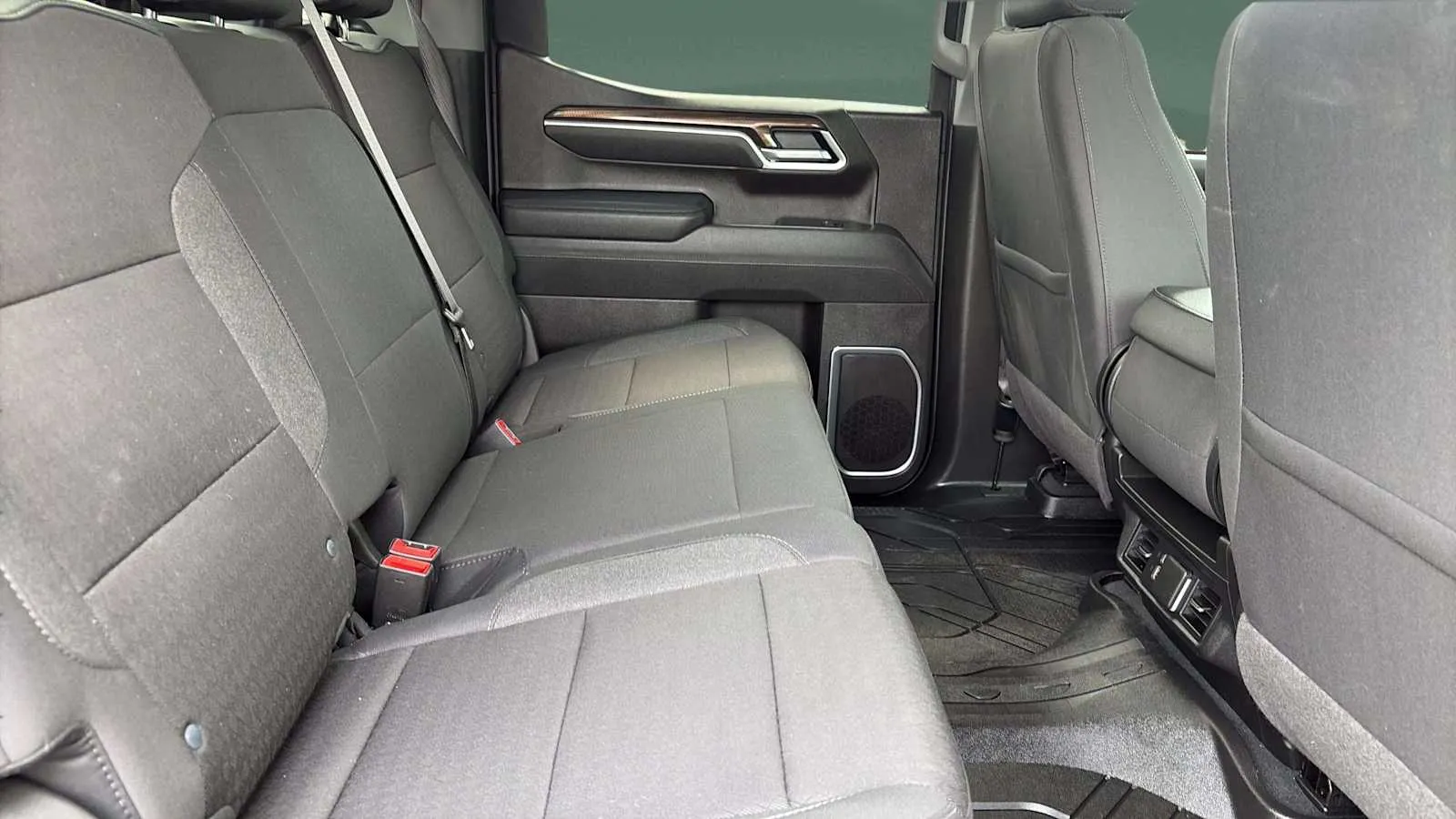 Chevrolet Silverado photo 22
