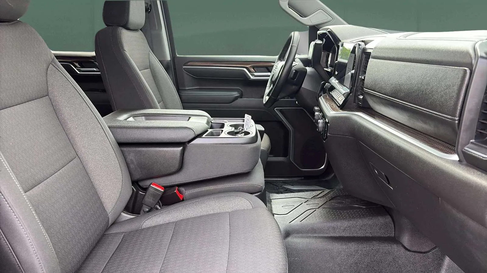 Chevrolet Silverado photo 24