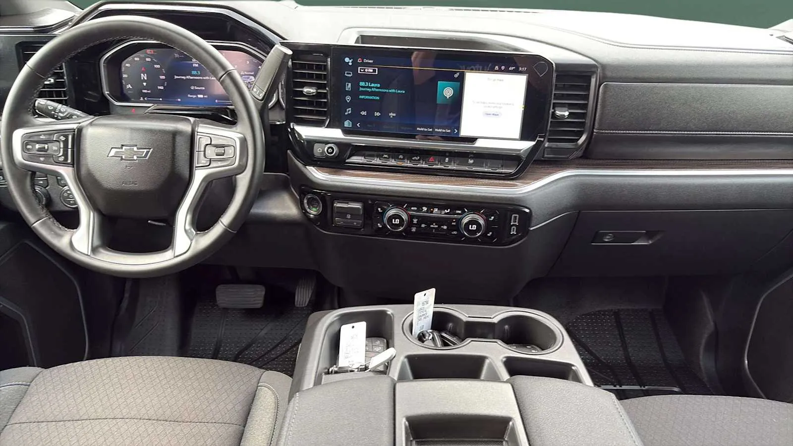 Chevrolet Silverado photo 19