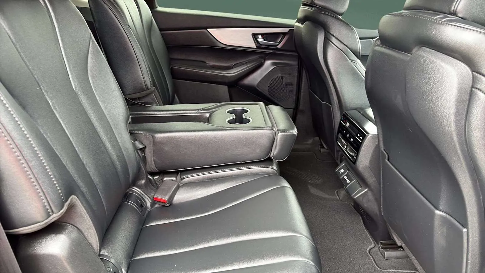Acura MDX photo 15