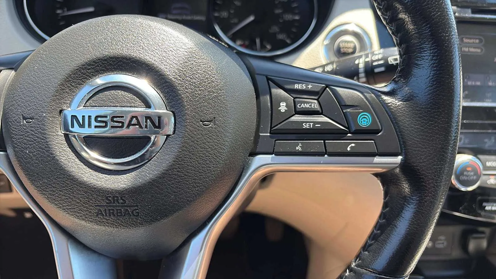 Nissan Rogue Sport photo 9