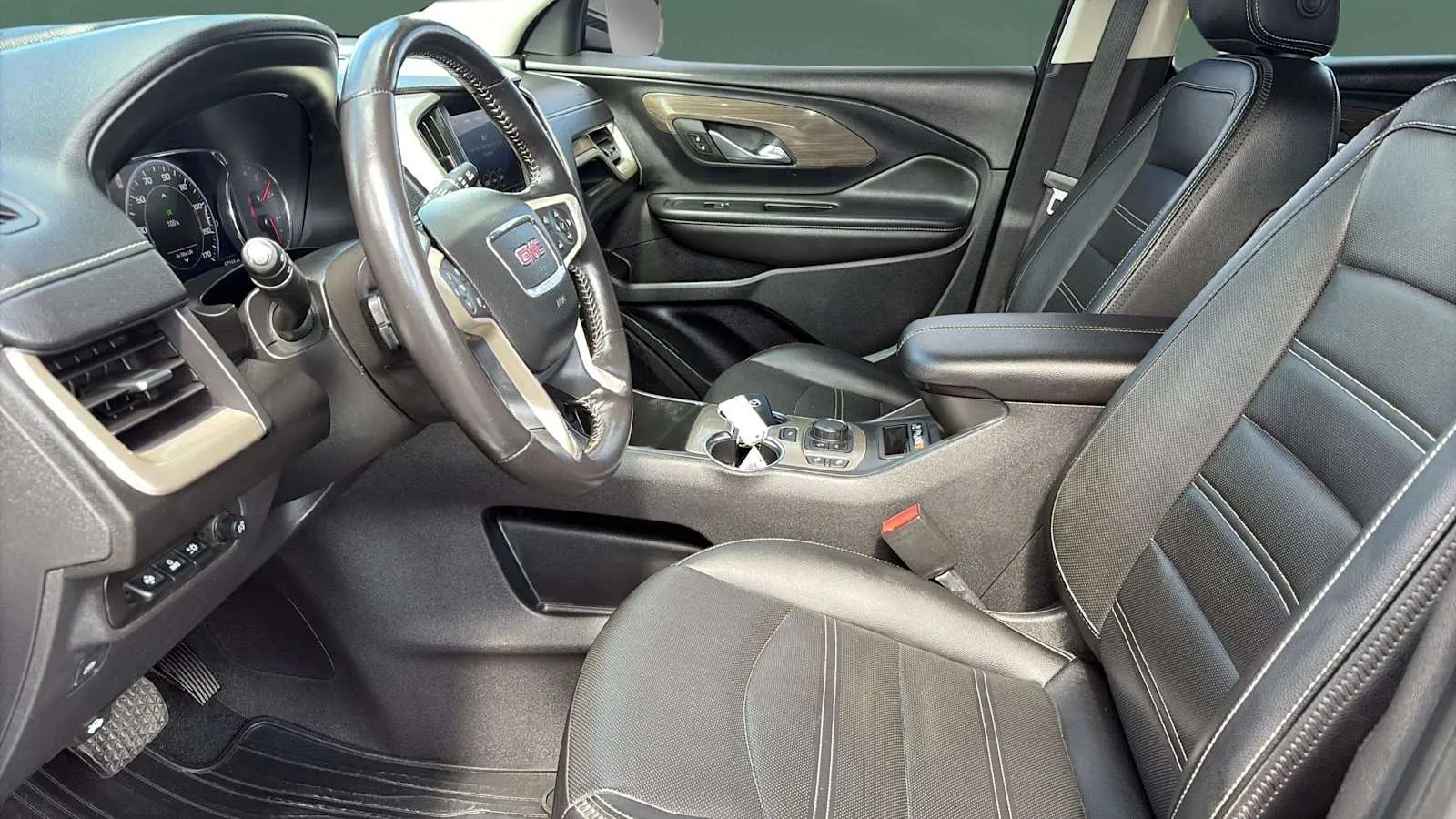 GMC Terrain photo 16