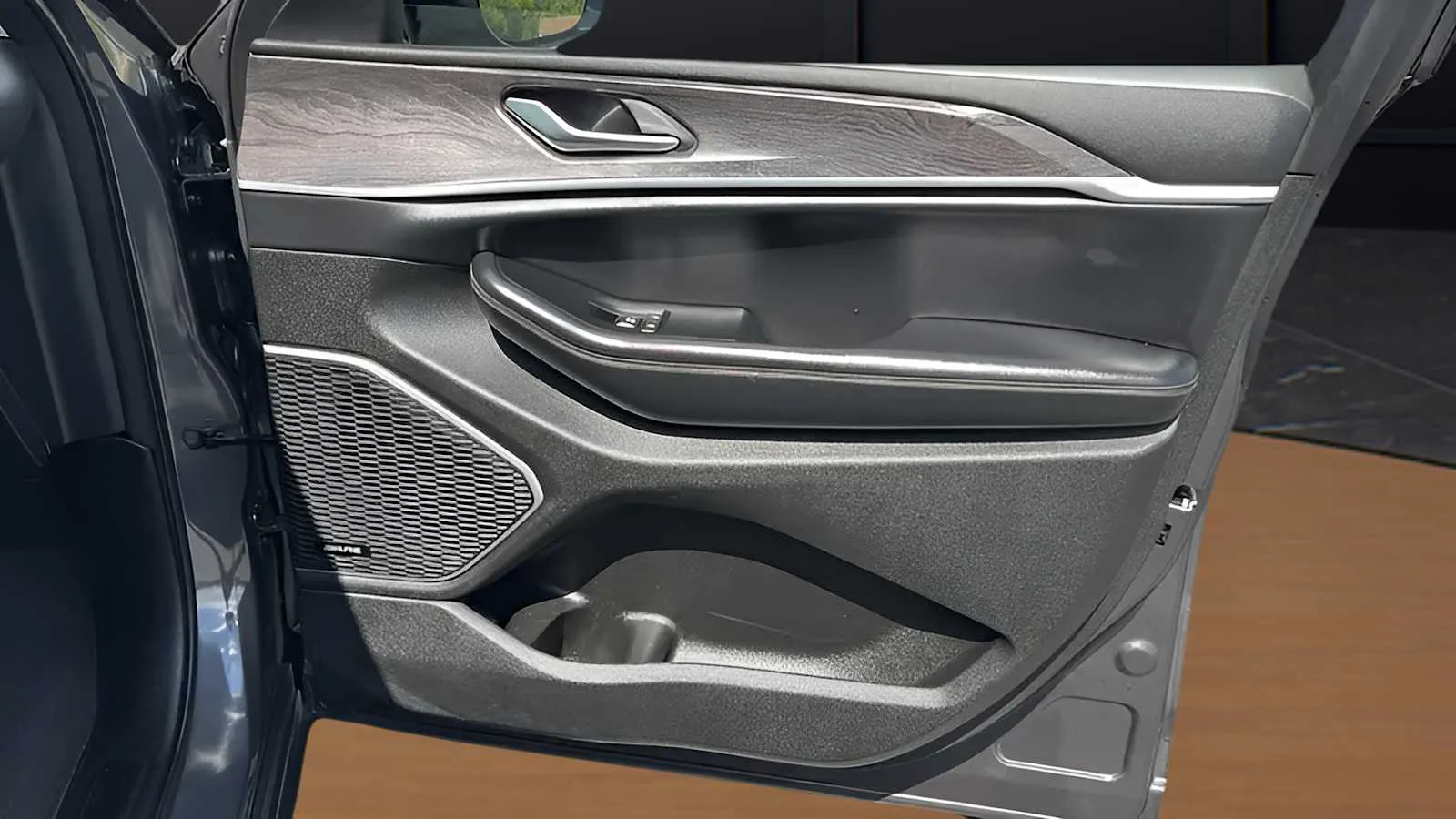 Jeep Grand Cherokee photo 23