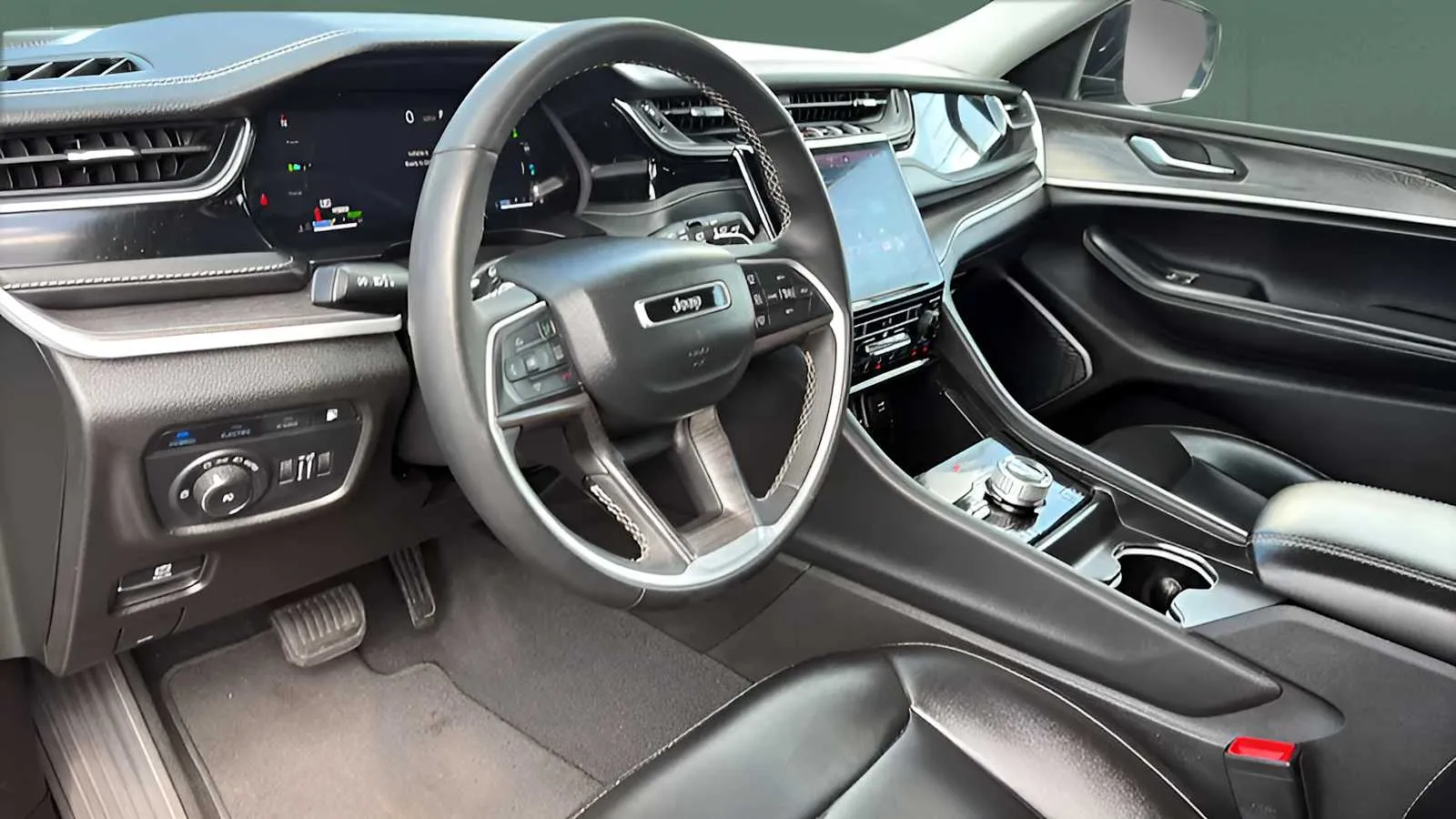 Jeep Grand Cherokee photo 13