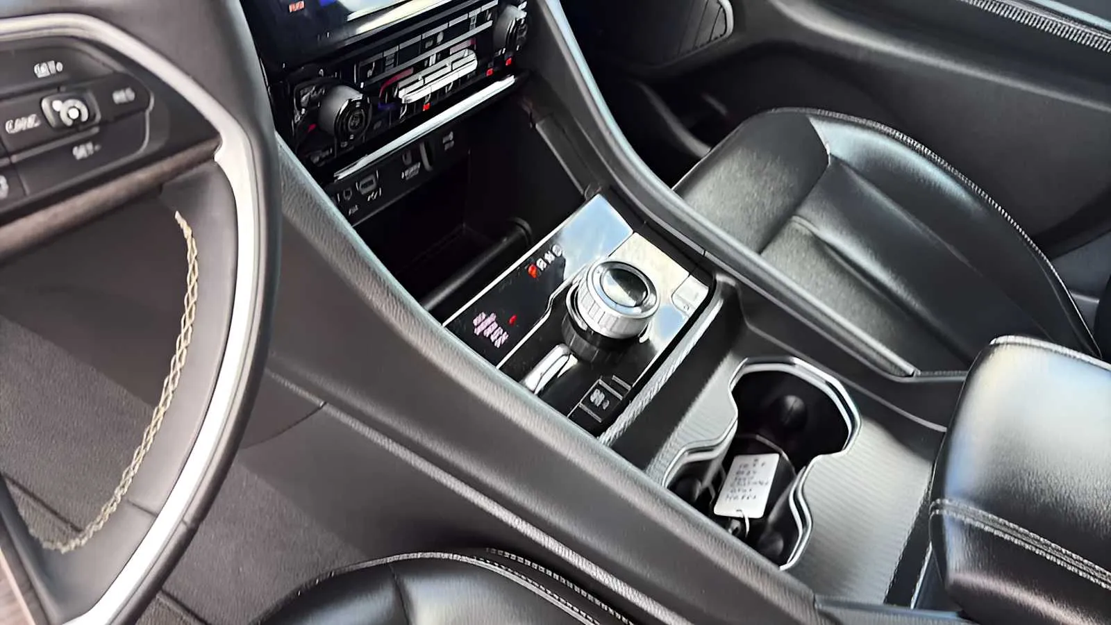 Jeep Grand Cherokee photo 14