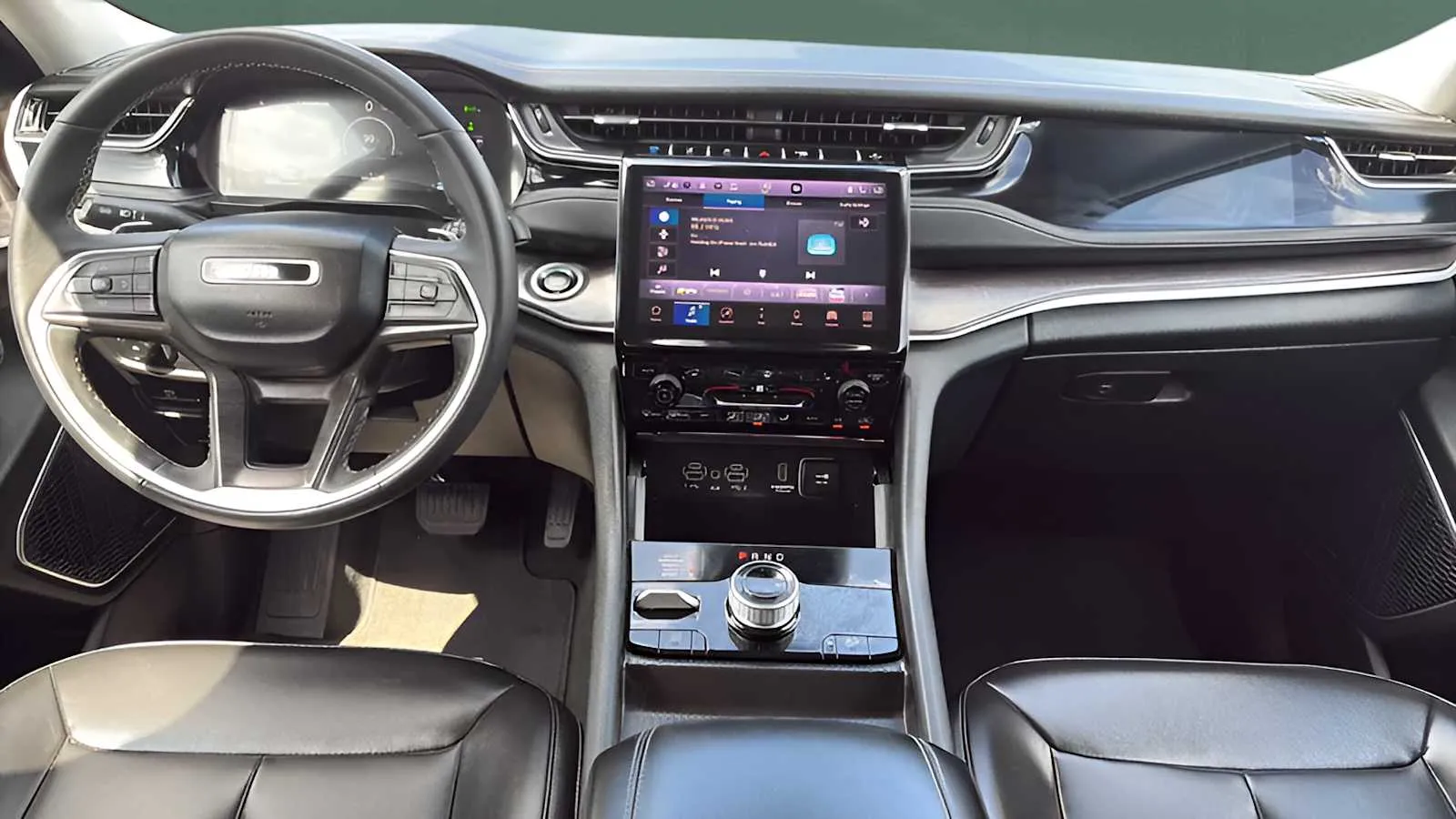 Jeep Grand Cherokee photo 19