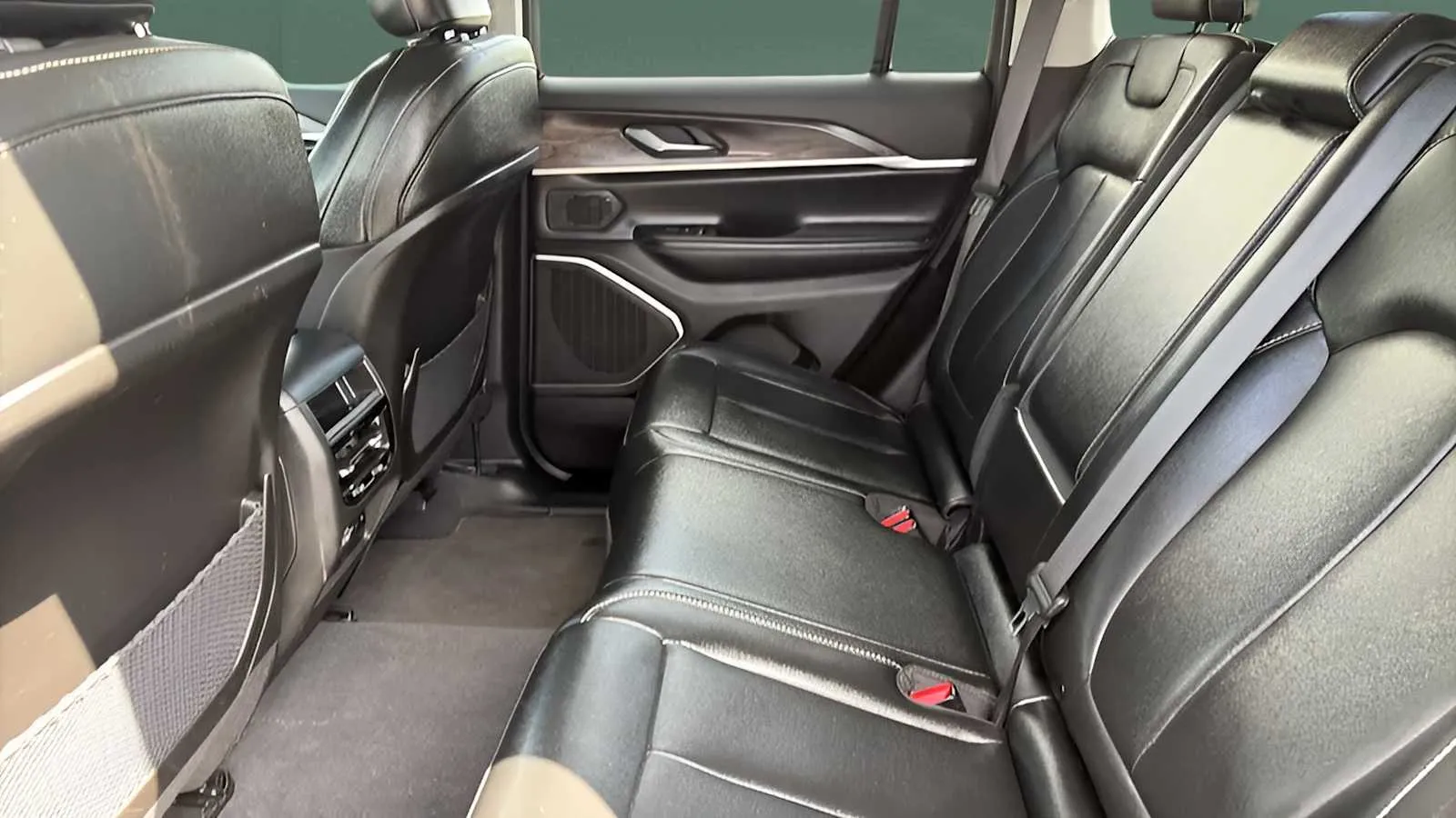 Jeep Grand Cherokee photo 18