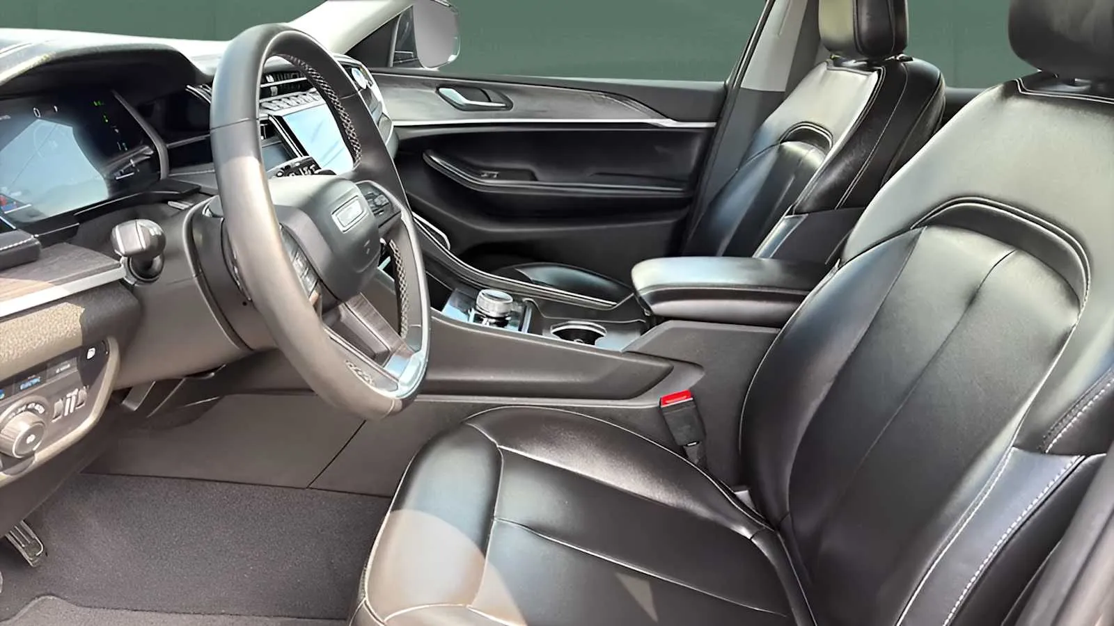 Jeep Grand Cherokee photo 17