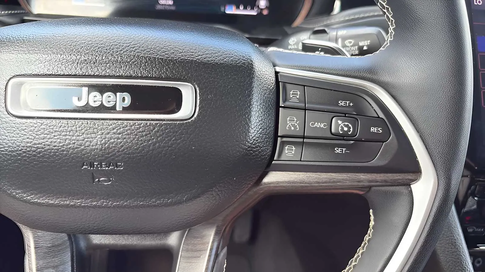 Jeep Grand Cherokee photo 10