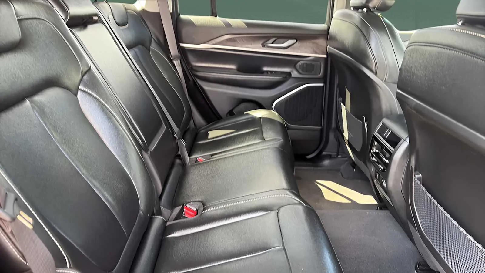 Jeep Grand Cherokee photo 22