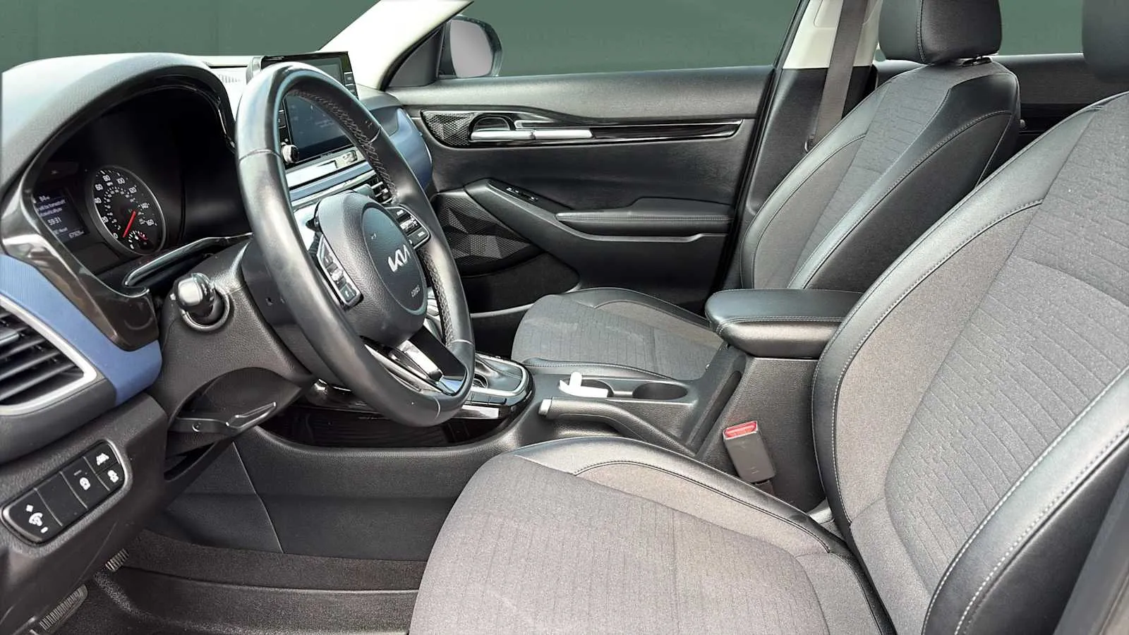 2023 Kia Seltos S - Photo 17