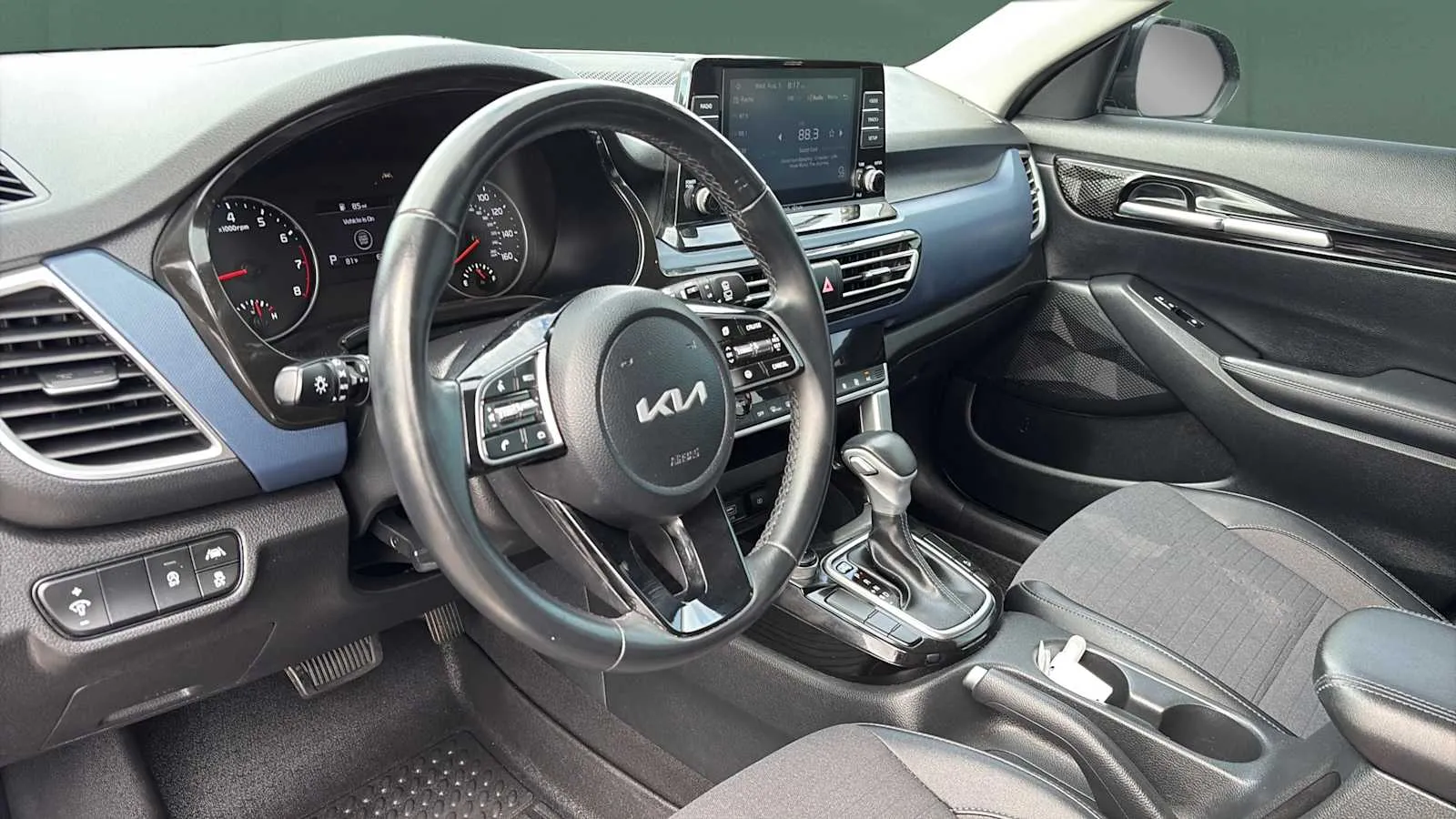 2023 Kia Seltos S - Photo 23