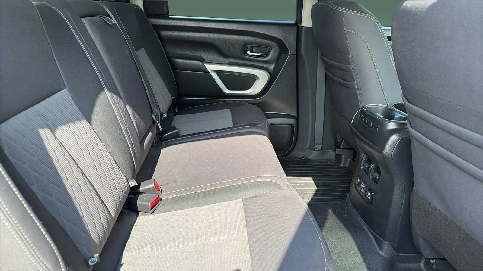 Nissan Titan photo 16