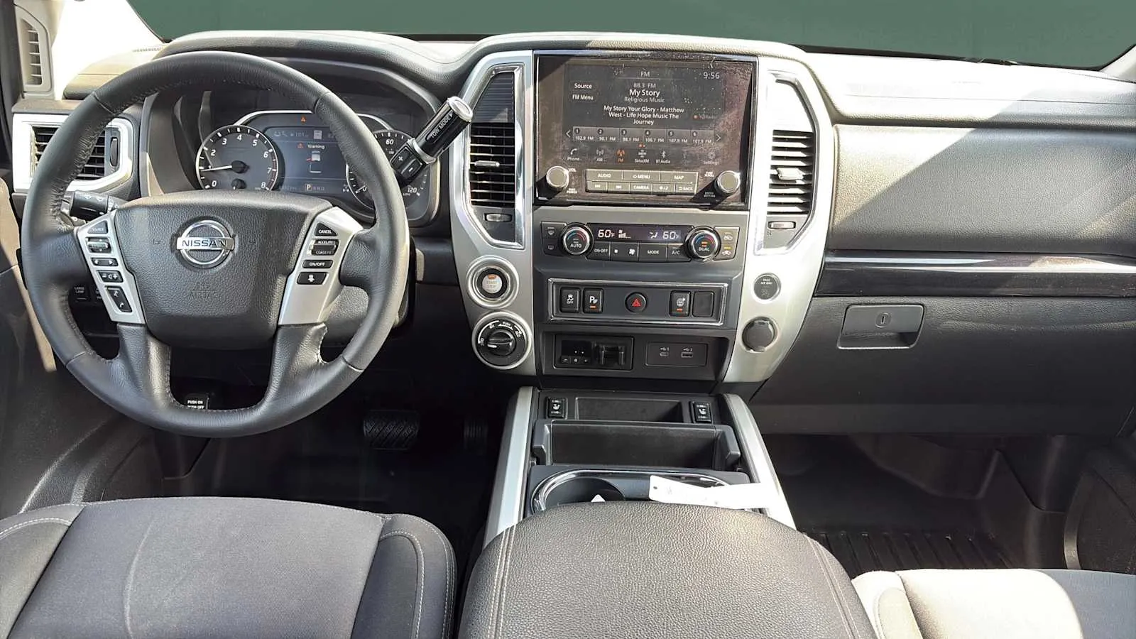 Nissan Titan photo 17