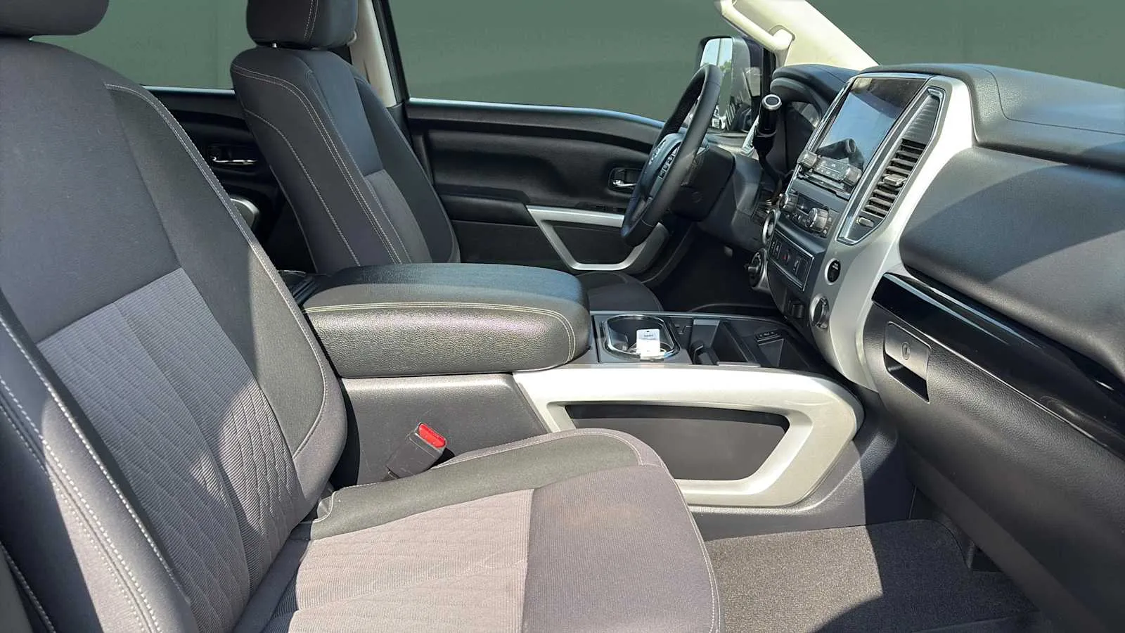 Nissan Titan photo 19