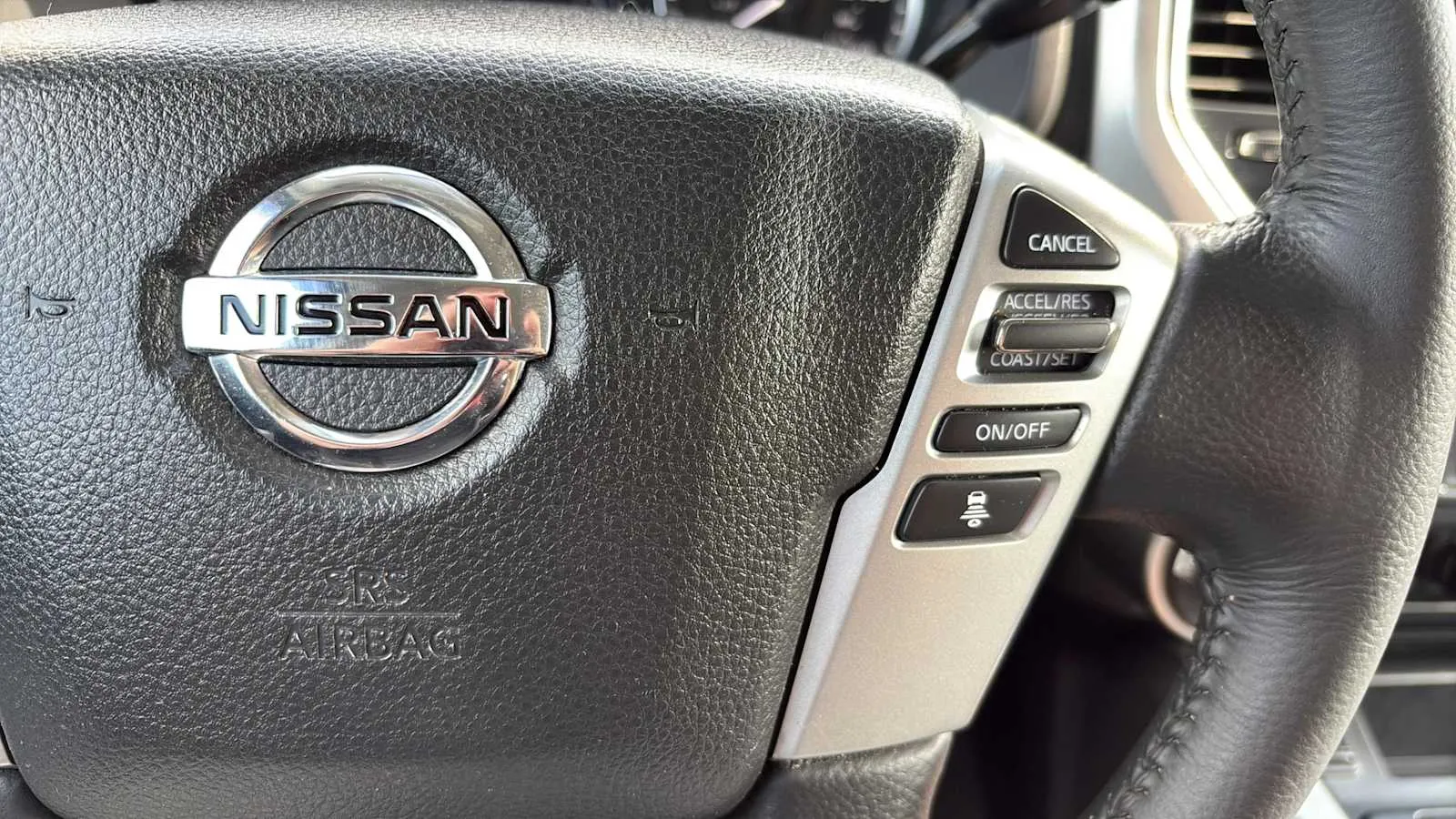 Nissan Titan photo 18