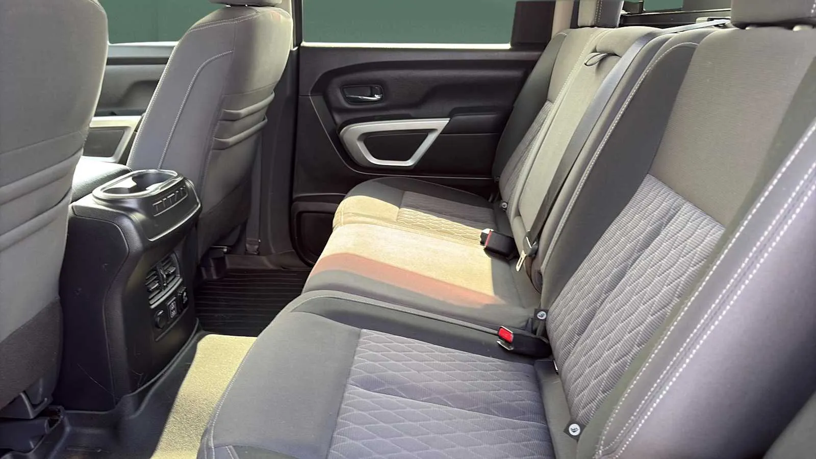 Nissan Titan photo 24