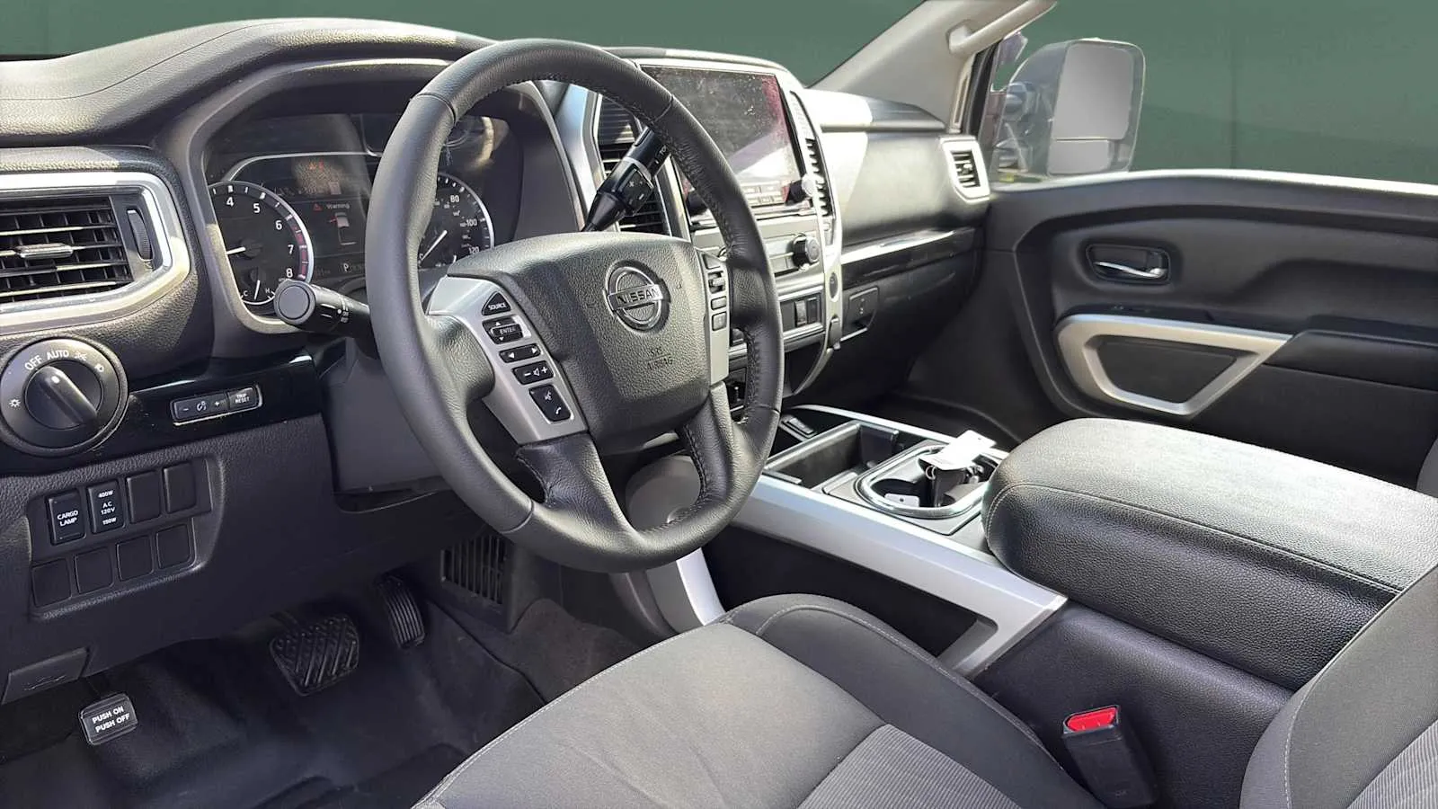 Nissan Titan photo 25