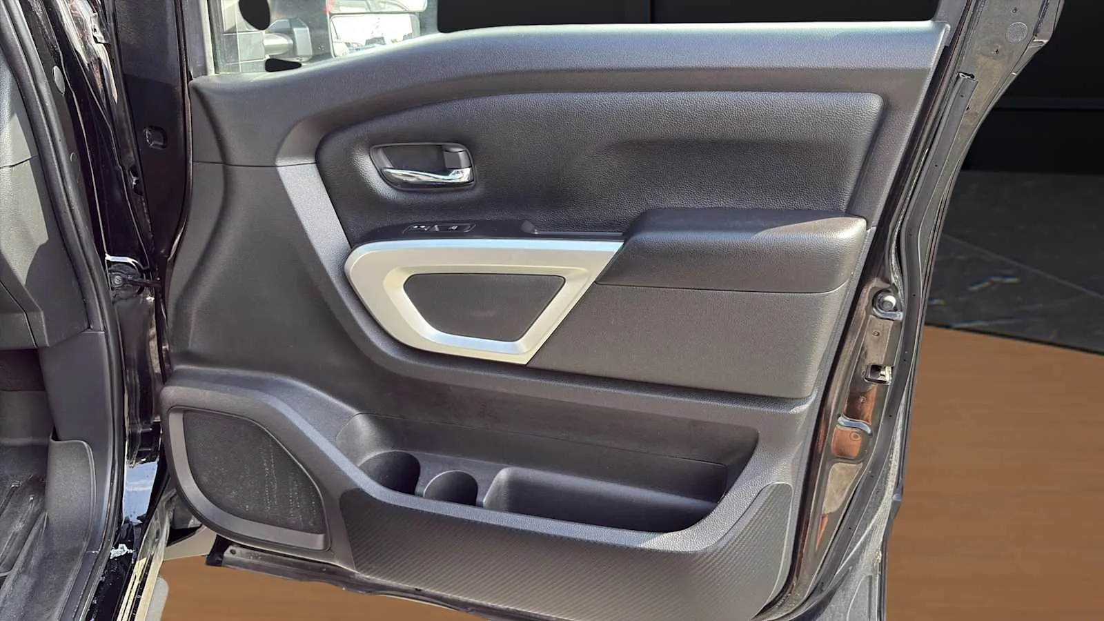 Nissan Titan photo 21
