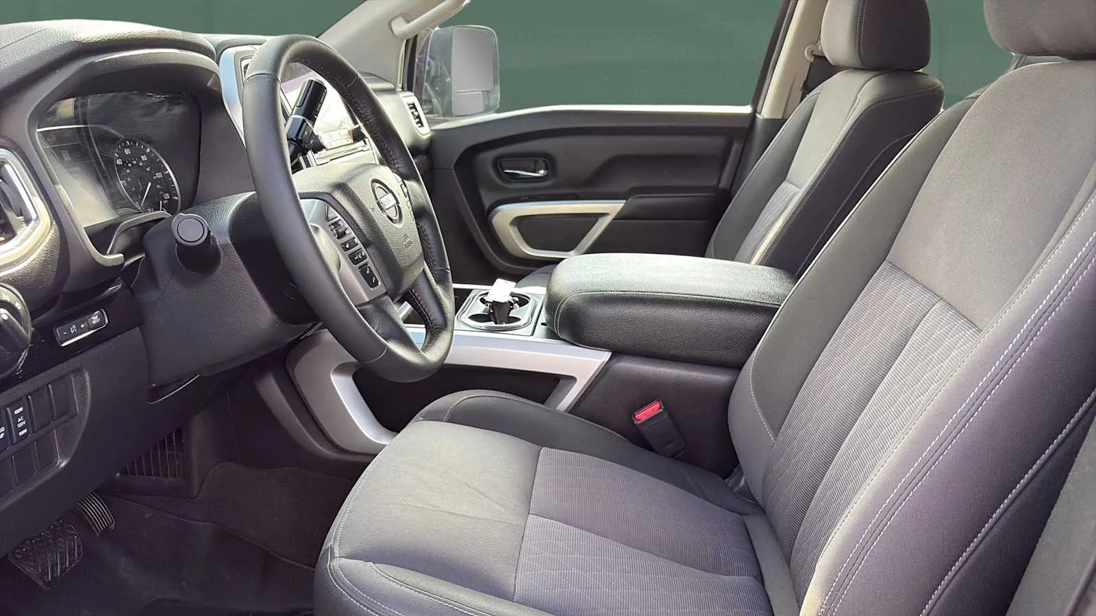Nissan Titan photo 23