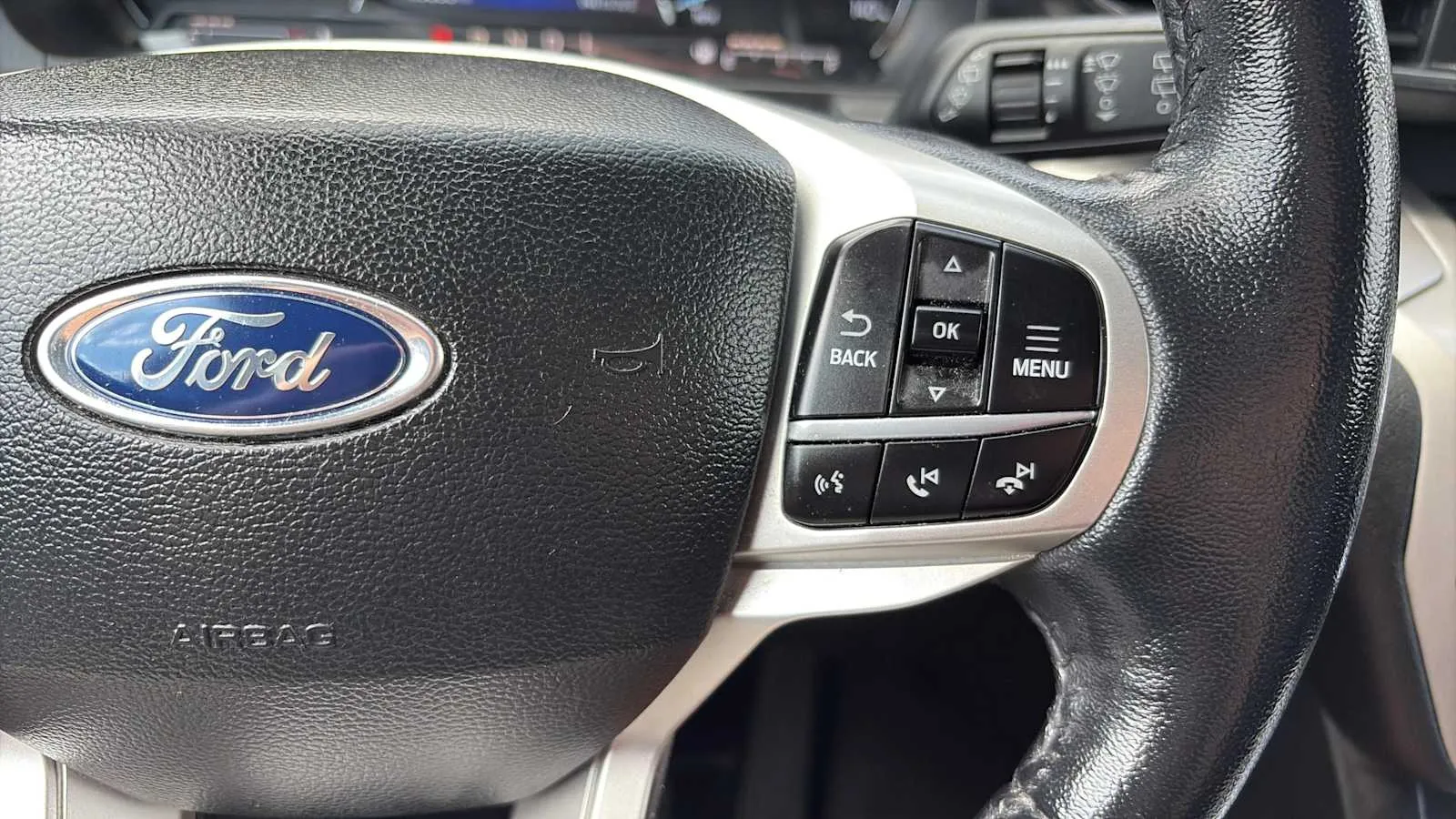 Ford Explorer photo 23
