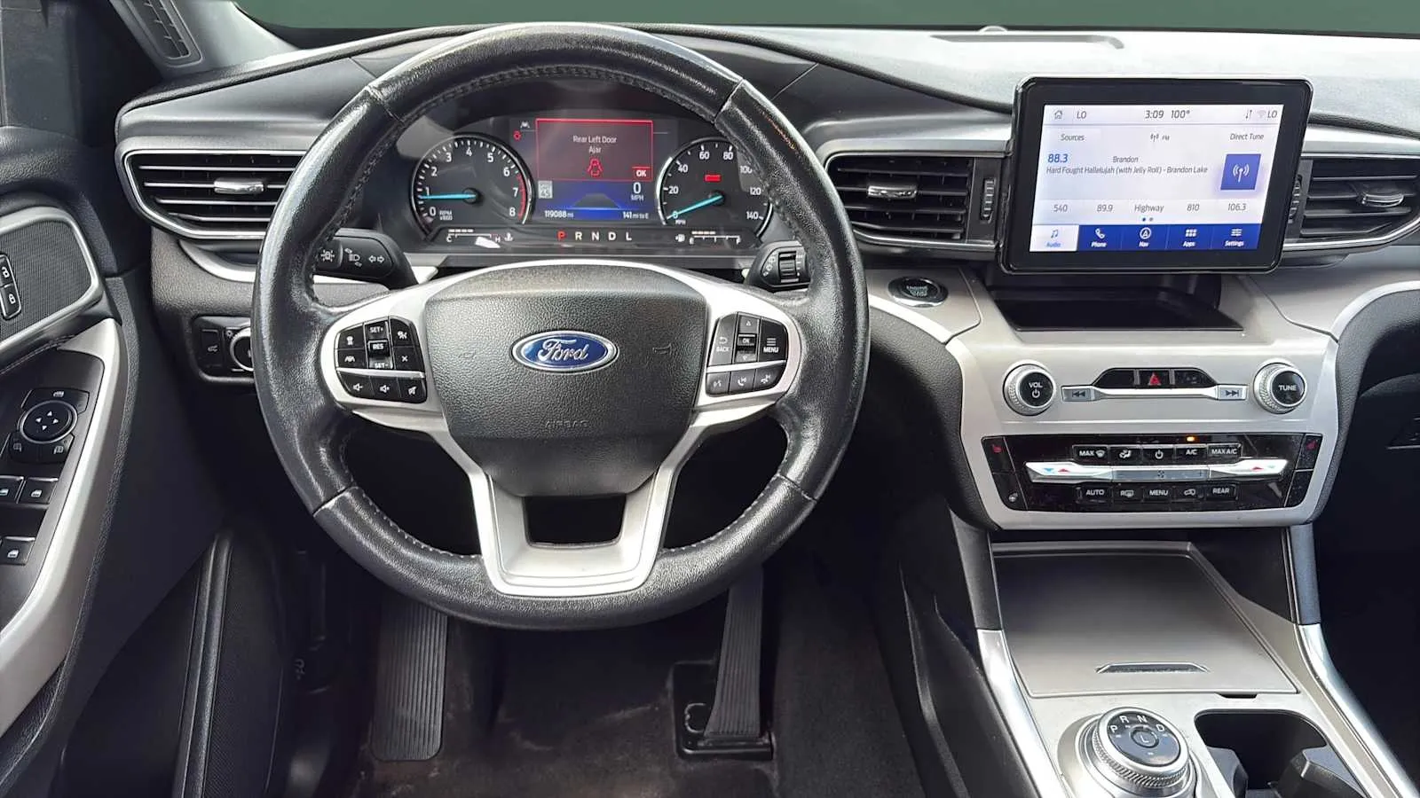Ford Explorer photo 19