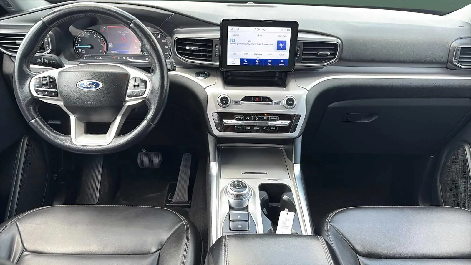 Ford Explorer photo 26