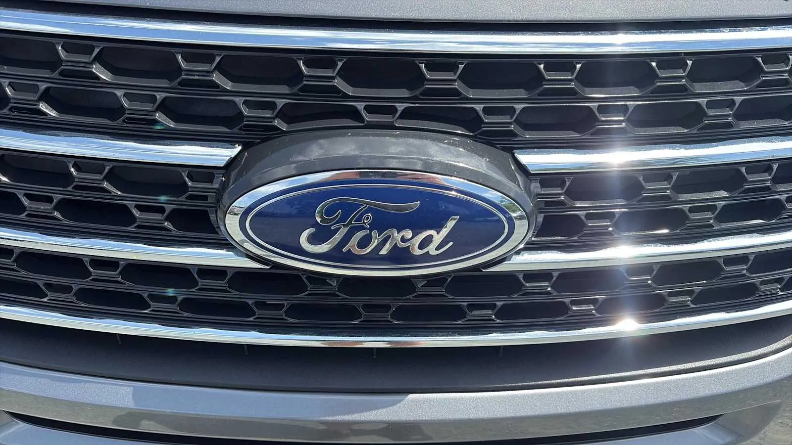 Ford Explorer photo 28