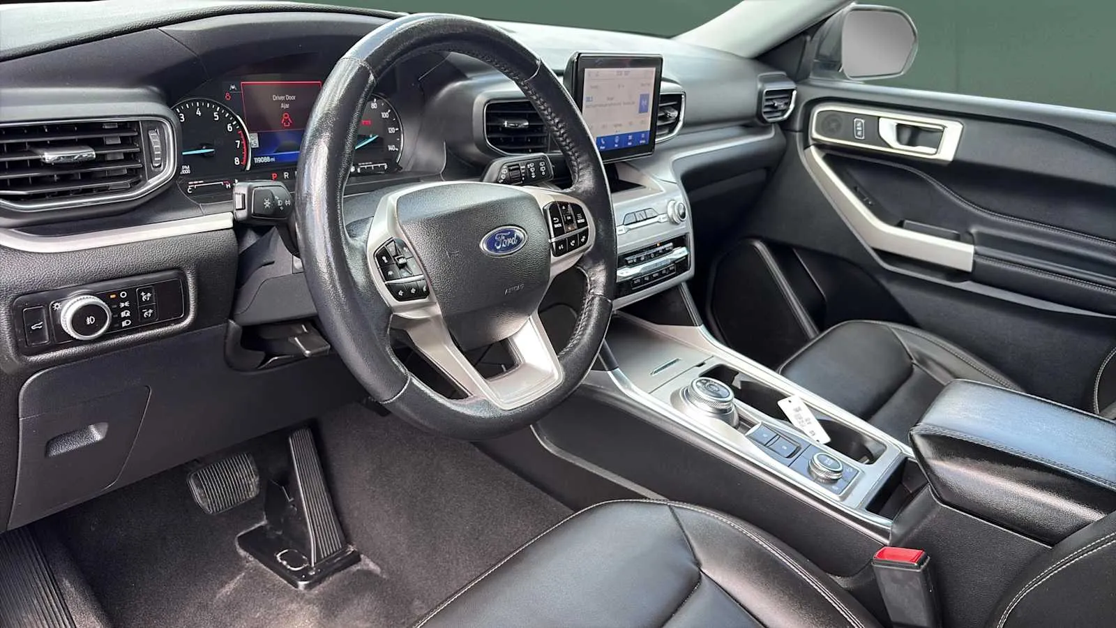 Ford Explorer photo 21