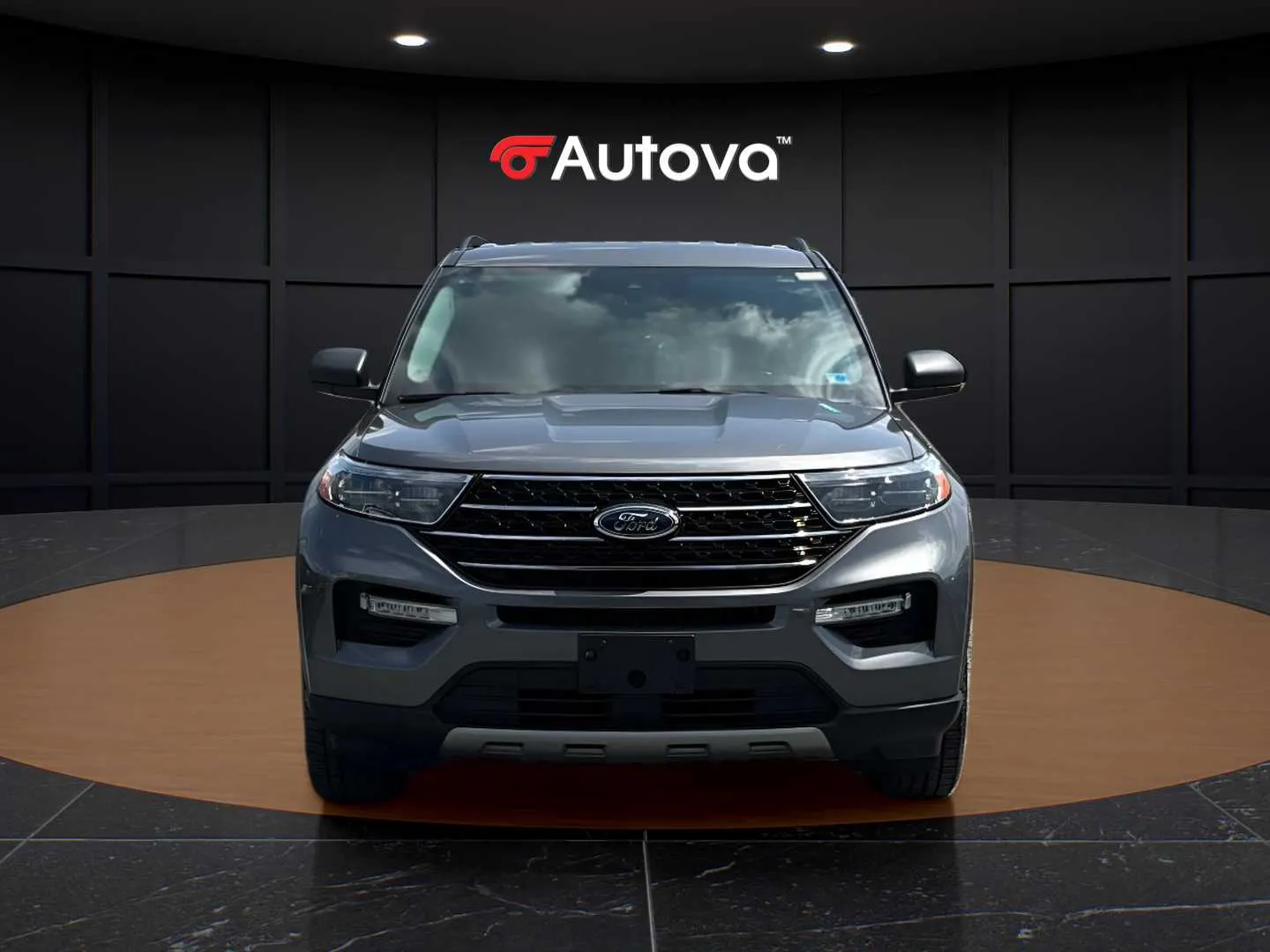 Ford Explorer photo 8
