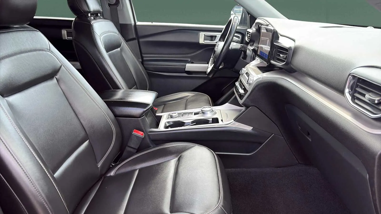 Ford Explorer photo 10