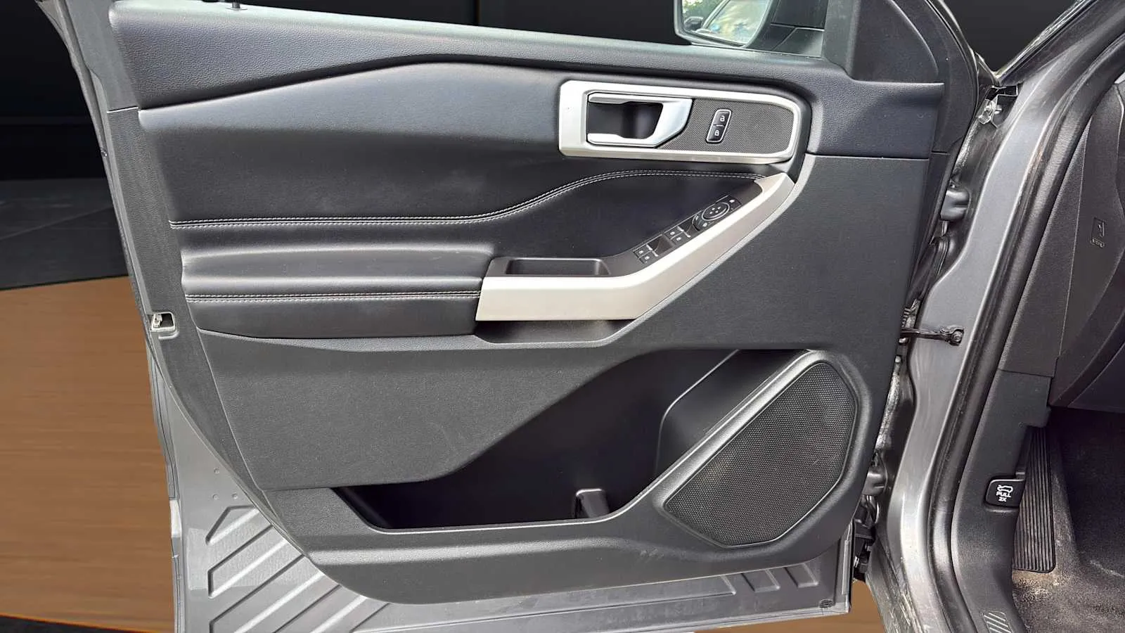 Ford Explorer photo 18