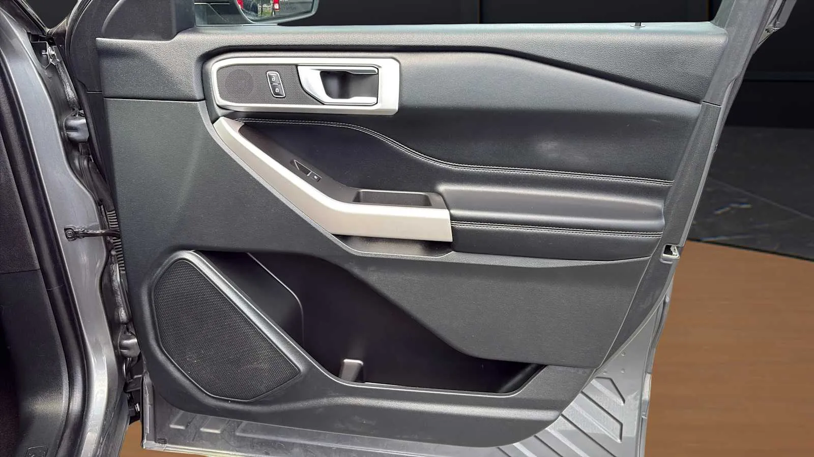 Ford Explorer photo 14