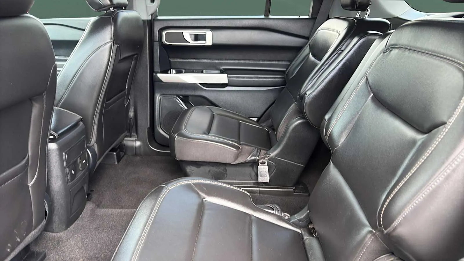 Ford Explorer photo 25