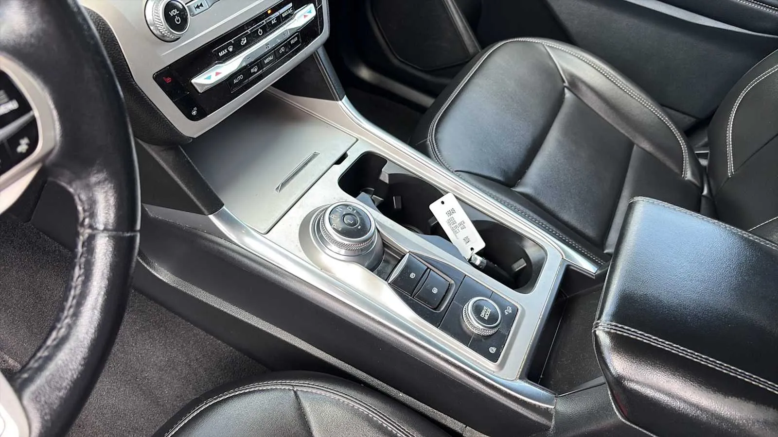 Ford Explorer photo 11