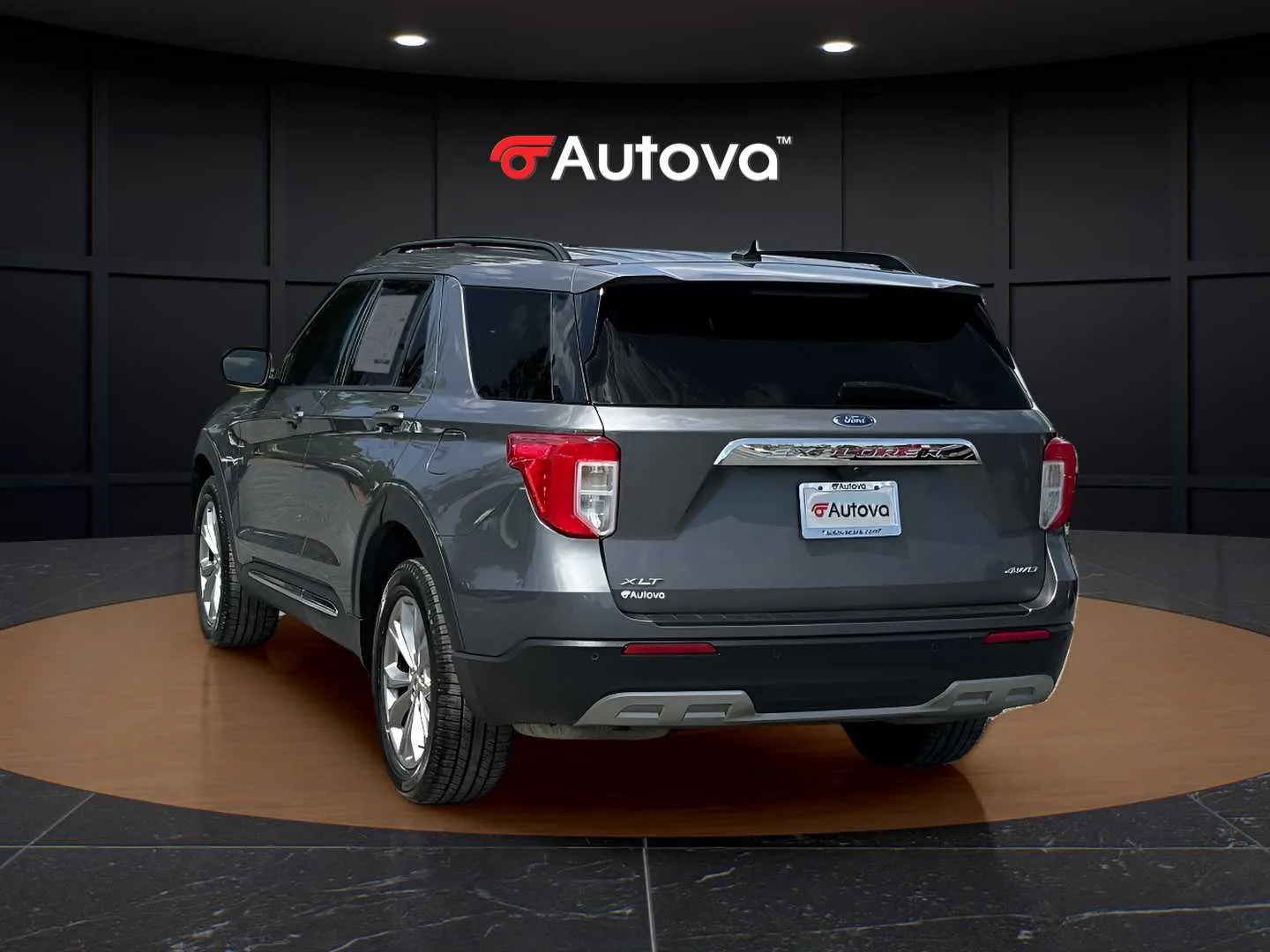Ford Explorer photo 3